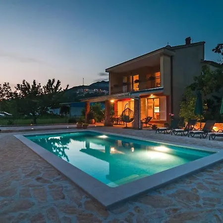 House With Pool Ela *