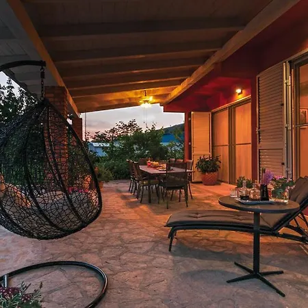 Villa House With Pool Ela