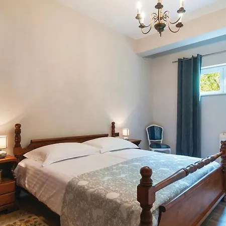 Villa House With Pool Ela Srinjine
