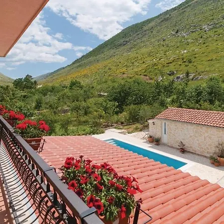 Villa House With Pool Ela Srinjine